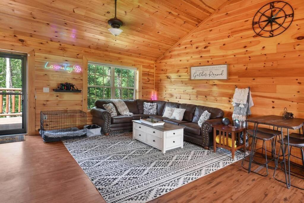 Enchanted Forest Cabin And Teepee! Lights & Laser Show! Private Hot Tub! Unique Stay! Севьервилл Экстерьер фото